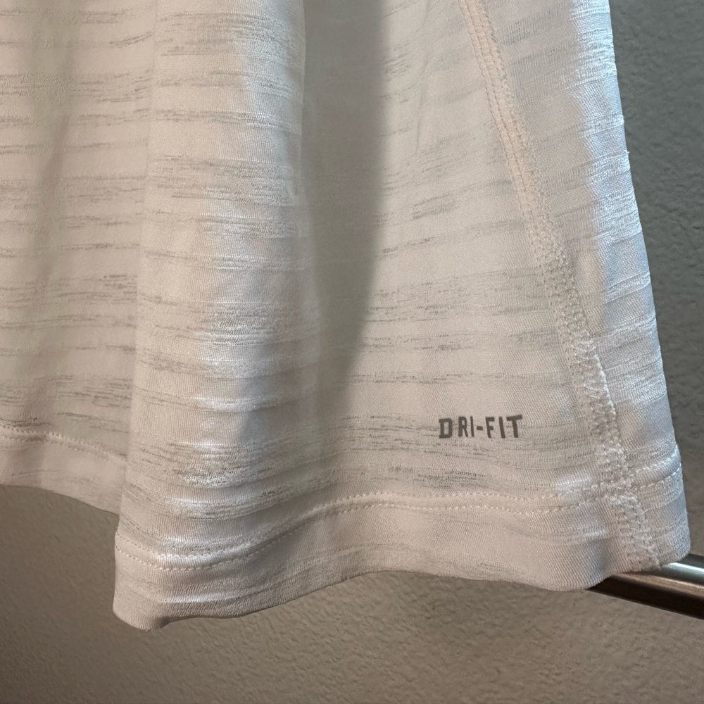 White Nike tank Dri Fit Collection - Picture 5 of 9